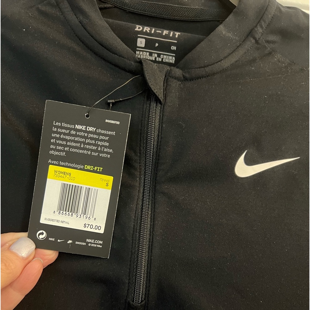 Nike dry fit half zip Three-quarter length sleeves.